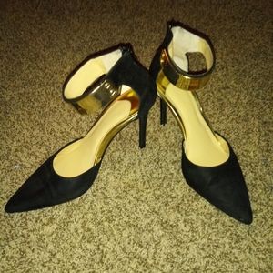 Black and Gold Gianni Bini Heels